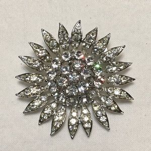 Vintage Usner Crystal Brooch.